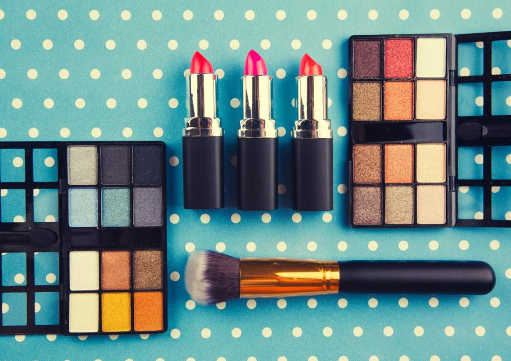 Clear the Clutter in the Makeup Cabinet!